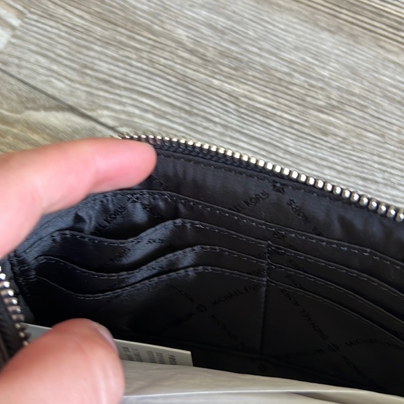 13. Michael Kors Large Zip Clutch Wrislet - Picture 7 of 8